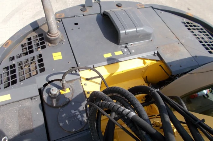 New Holland - экскаватор сверхмалого радиуса Kobelco E235BSR-2- фото № 10