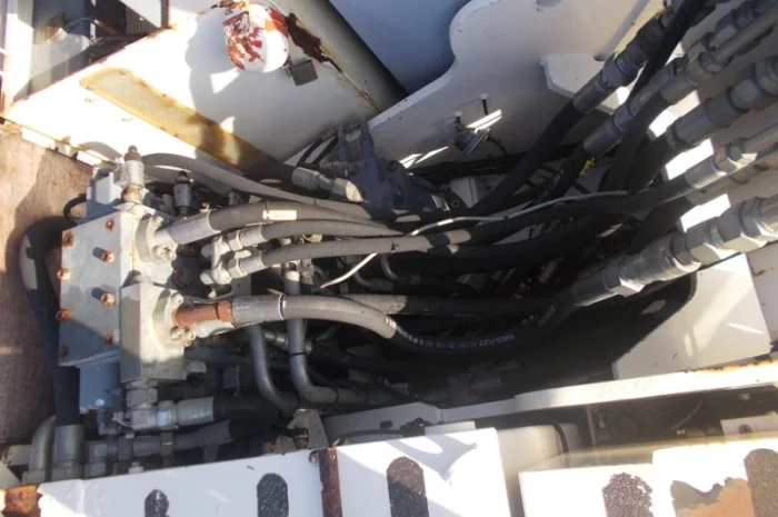 Экскаватор Atlas-Terex TC225LC на гусеничном ходу- фото № 14