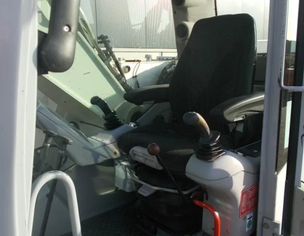 Экскаватор Atlas-Terex TC225LC на гусеничном ходу- фото № 3