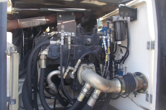 Экскаватор Atlas-Terex TC225LC на гусеничном ходу- фото № 7