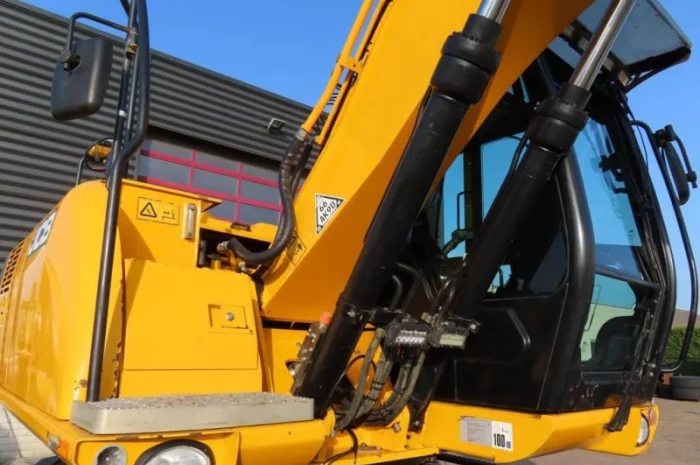 Колесный экскаватор JCB JS 145 W- фото № 11