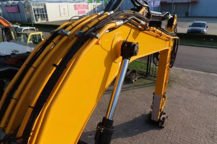 Колесный экскаватор JCB JS 145 W- фото № 15