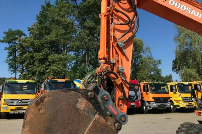 Колесный экскаватор Doosan DX 160 W- фото № 7