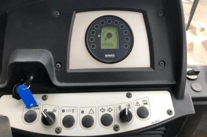 Дорожный каток Bomag BW 213-D4- фото № 14