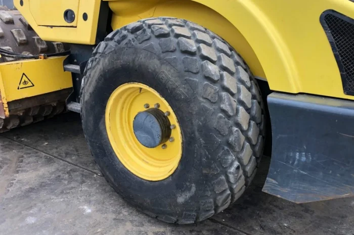 Дорожный каток Bomag BW 213-D4- фото № 3