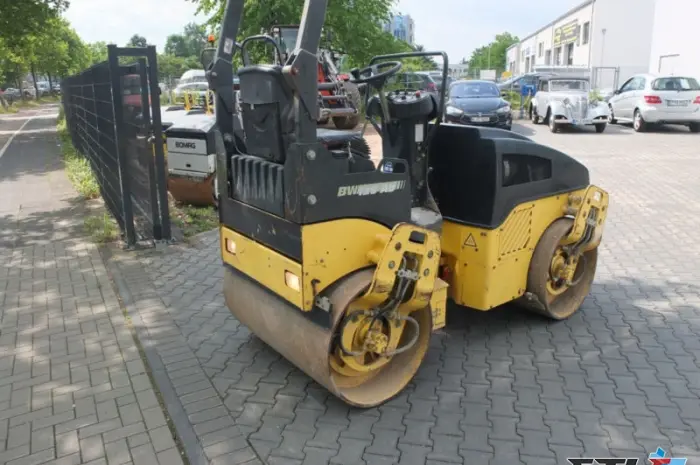 Комбинированный каток Bomag BW125- фото № 6