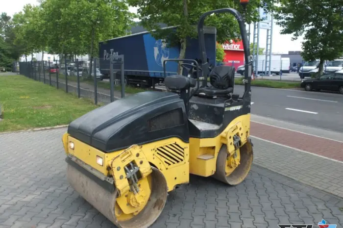 Комбинированный каток Bomag BW125- фото № 7