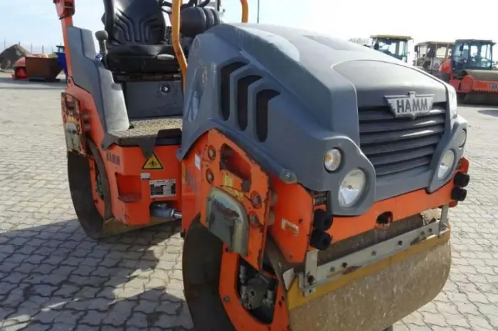 Тандемный каток Hamm HD 10 VV. Строительная техника б/у- фото № 1
