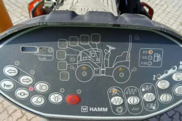 Тандемный каток Hamm HD 10 VV. Строительная техника б/у- фото № 7