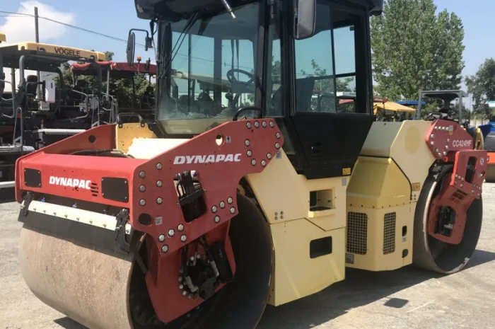 Тандемный каток Dynapac CC 424 HF- фото № 19