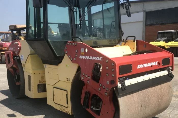 Тандемный каток Dynapac CC 424 HF- фото № 16