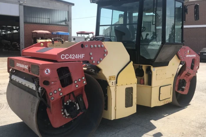 Тандемный каток Dynapac CC 424 HF- фото № 15