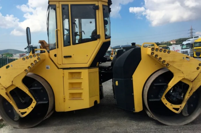 Тандемный каток Bomag BW 202 AD-4- фото № 12