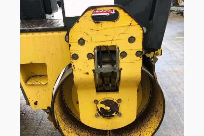 Комбинированный каток Bomag BW 138 AD 2009 года- фото № 9