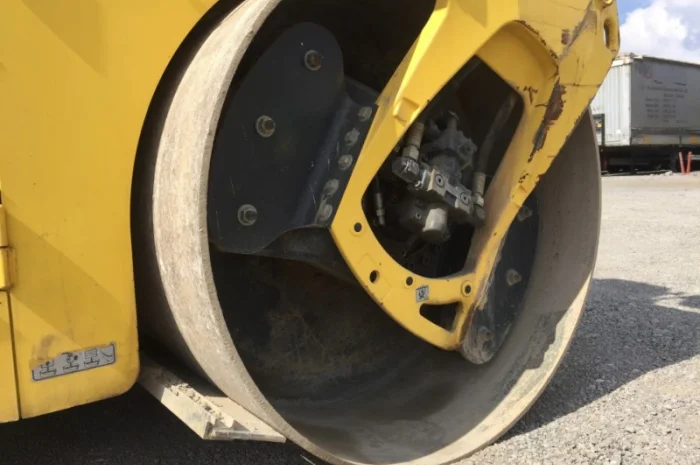 Тандемный каток Bomag BW 202 AD-4 2014 года- фото № 7