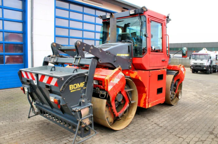 Комбинированный каток Bomag BW 174 AD-2M. Каток Bomag с разбрасывателем- фото № 1