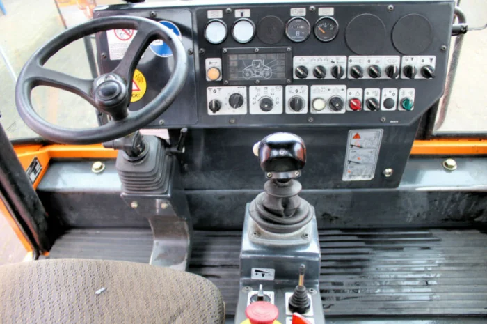 Комбинированный каток Bomag BW 174 AD-2M. Каток Bomag с разбрасывателем- фото № 15