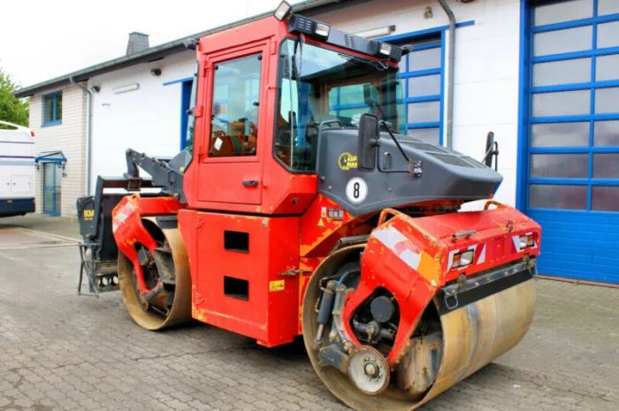 Комбинированный каток Bomag BW 174 AD-2M. Каток Bomag с разбрасывателем- фото № 2