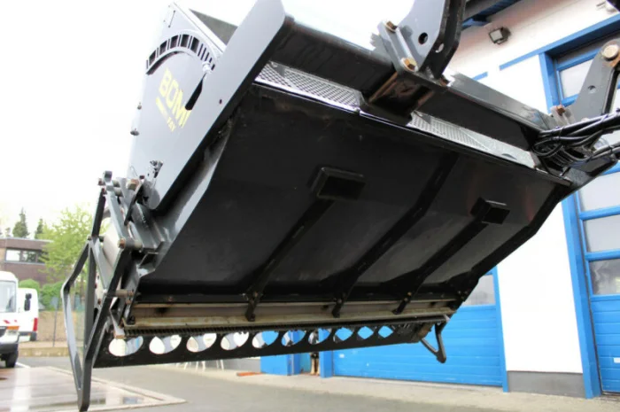 Комбинированный каток Bomag BW 174 AD-2M. Каток Bomag с разбрасывателем- фото № 8