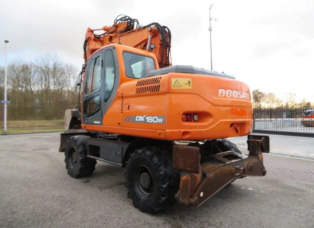 Колесный экскаватор Doosan DX160W. Колесный экскаватор б/у- фото № 3