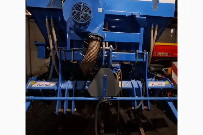Глубокорыхлитель с внесениeм удобрений Farmet Digger 3 Fert+ Compact- фото № 5