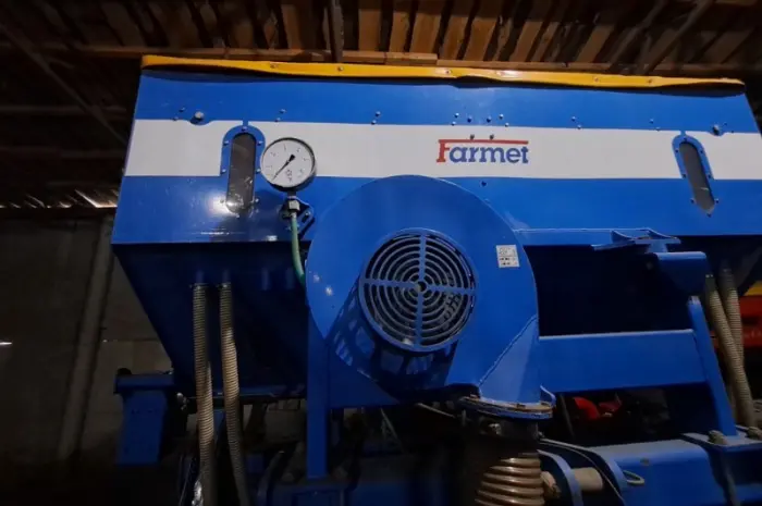 Глубокорыхлитель с внесениeм удобрений Farmet Digger 3 Fert+ Compact- фото № 6