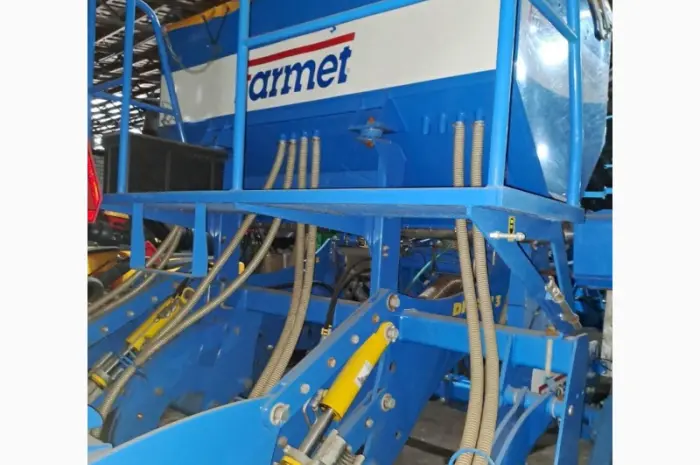 Глубокорыхлитель с внесениeм удобрений Farmet Digger 3 Fert+ Compact- фото № 7