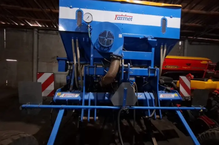 Глубокорыхлитель с внесениeм удобрений Farmet Digger 3 Fert+ Compact- фото № 8