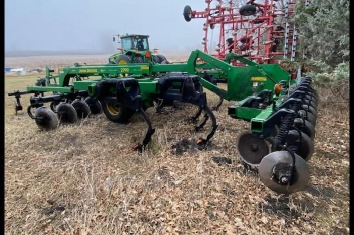 Глубокорыхлитель диск-ріпер JOHN DEERE Джон Дир 2700- фото № 1