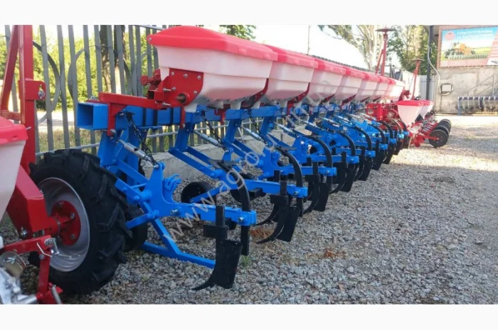 Культиватор КРН 5.6 (посилений) з підгодівлею і транспортним пристроєм- фото № 1