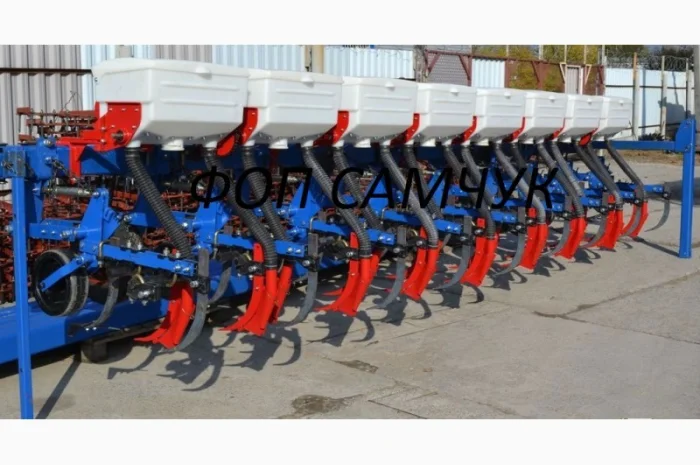 Культиватор КРН с удобрениями. Культиватор, банки для удобрения- фото № 1