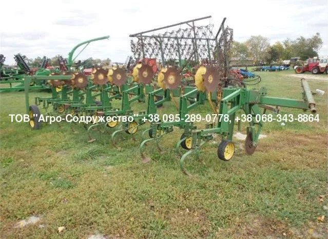 Из США - пропашной культиватор John Deere 825 /8 рядный- фото № 1