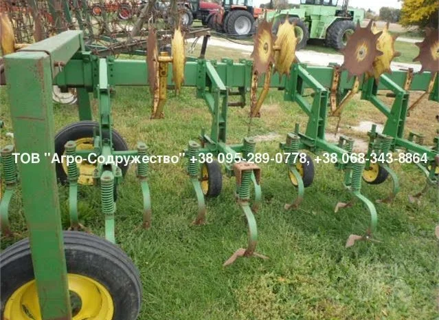 Из США - пропашной культиватор John Deere 825 /8 рядный- фото № 3
