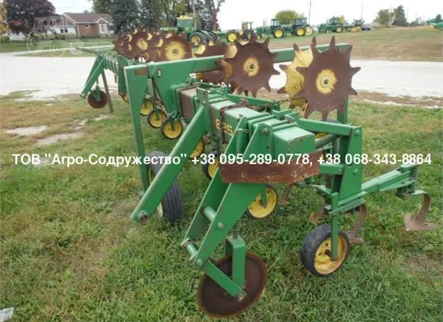 Из США - пропашной культиватор John Deere 825 /8 рядный- фото № 6