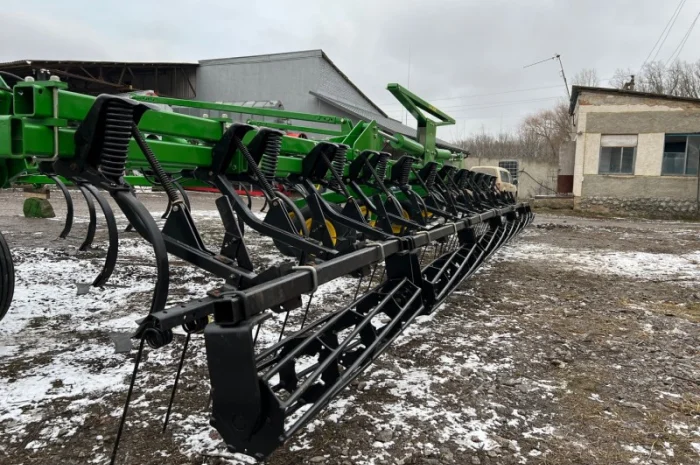 Продам Культиватор John Deere 4м- фото № 2