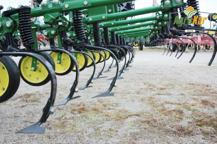Просапний культиватор John Deere 825 (8 рядів)- фото № 9