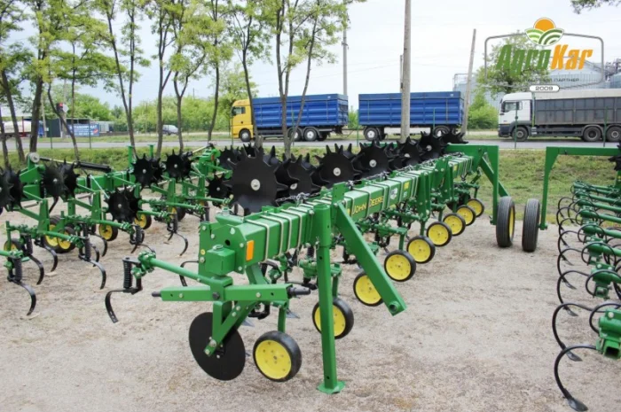 Просапний культиватор John Deere 825 (8 рядів)- фото № 11