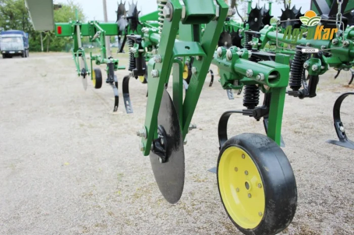 Просапний культиватор John Deere 825 (8 рядів)- фото № 13