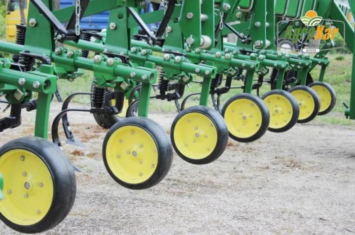 Просапний культиватор John Deere 825 (8 рядів)- фото № 5