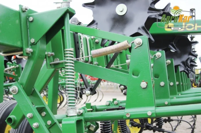 Просапний культиватор John Deere 825 (8 рядів)- фото № 7