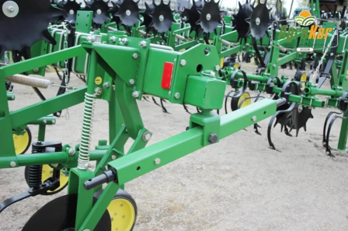 Просапний культиватор John Deere 825 (8 рядів)- фото № 8