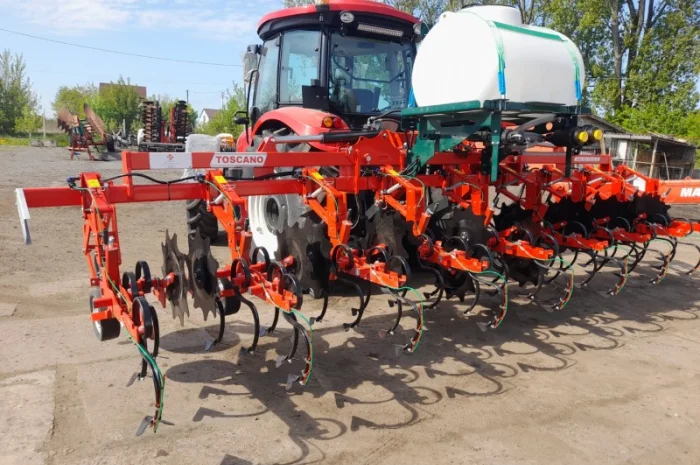 Культиватор для міжрядного обробітку з внесенням рідких добрив- фото № 1