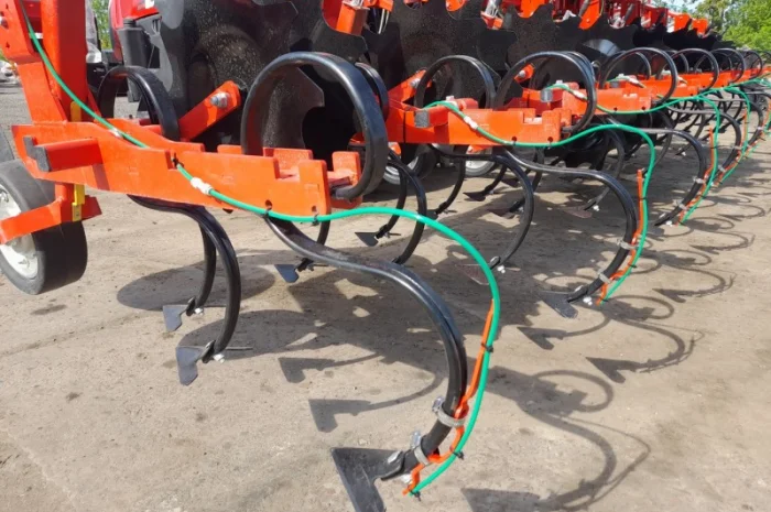 Культиватор для міжрядного обробітку з внесенням рідких добрив- фото № 3