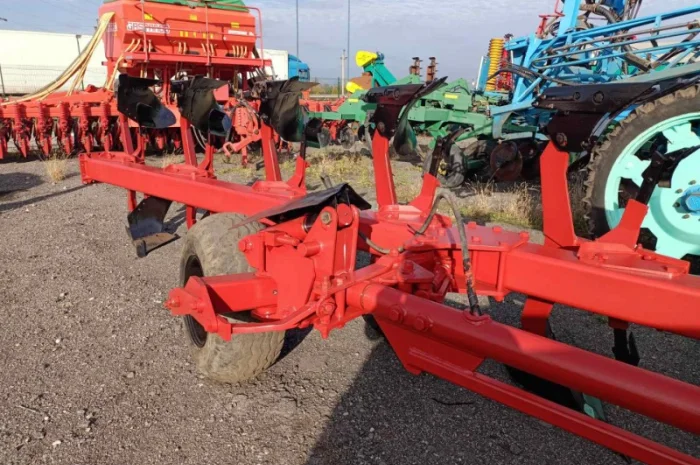 Оборотний плуг Gregoire Besson 8- фото № 4