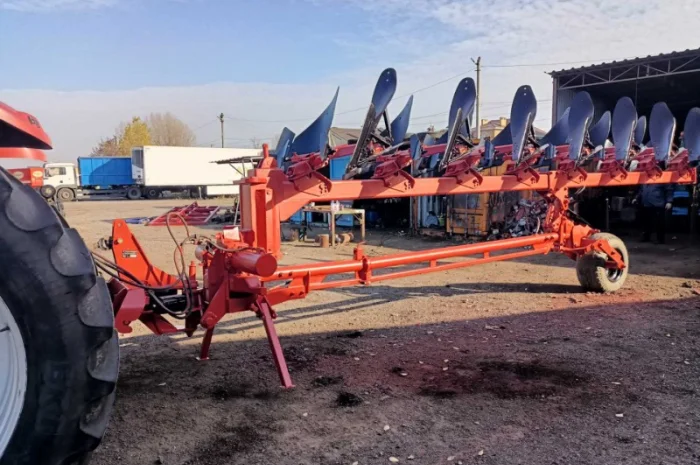 Оборотний плуг Gregoire Besson 8- фото № 5