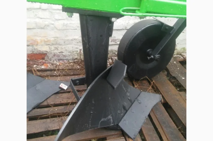 Плуг навесной для трактора польский Bomet- фото № 5