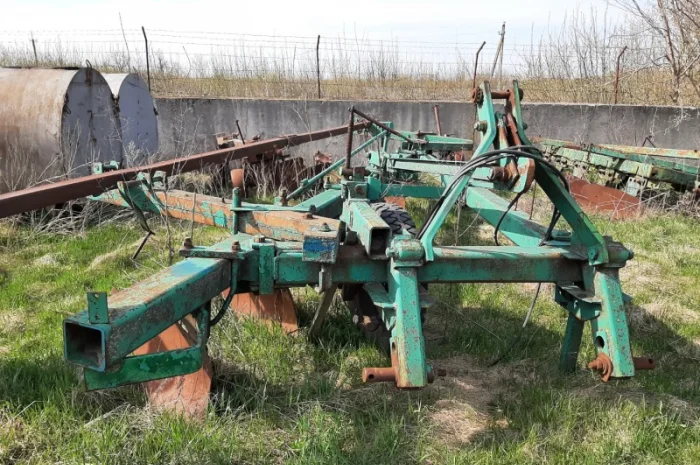 Плуг восьмикорпусний навісний ПНЛ-8-40 К700- фото № 2