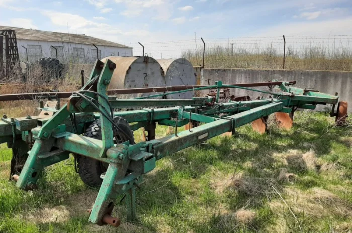 Плуг восьмикорпусний навісний ПНЛ-8-40 К700- фото № 6