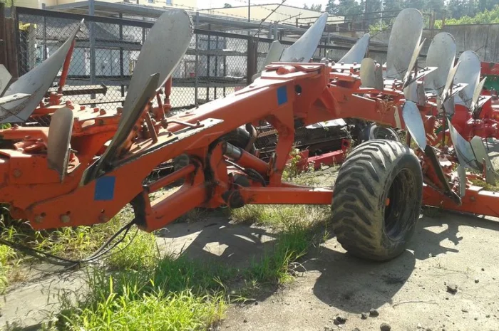 Плуг оборотний Kuhn Challenger 9 корпусів- фото № 3