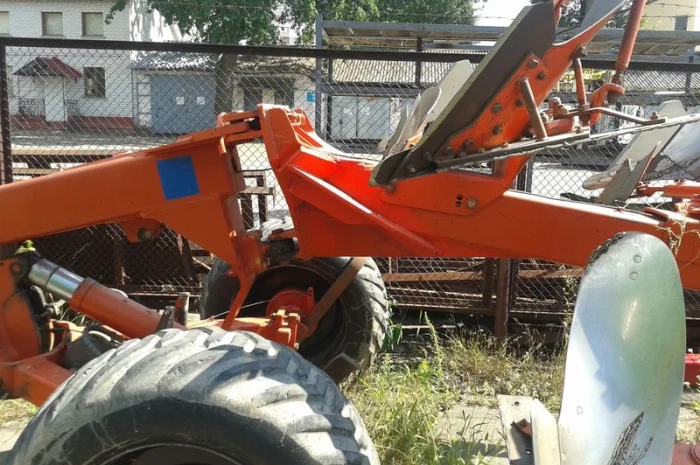 Плуг оборотний Kuhn Challenger 9 корпусів- фото № 4